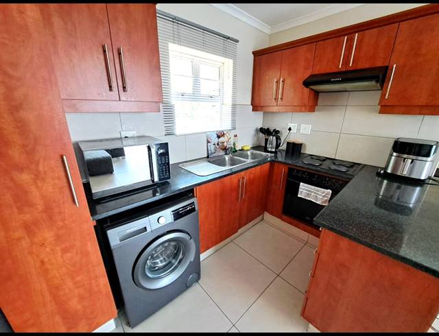 2 BEDROOM APARTMENT FOR SALE IN PADFIELD PARK